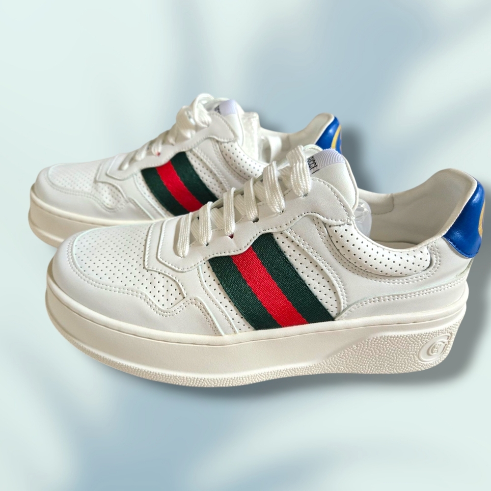 Womens Shoes - Picture 2 of 8